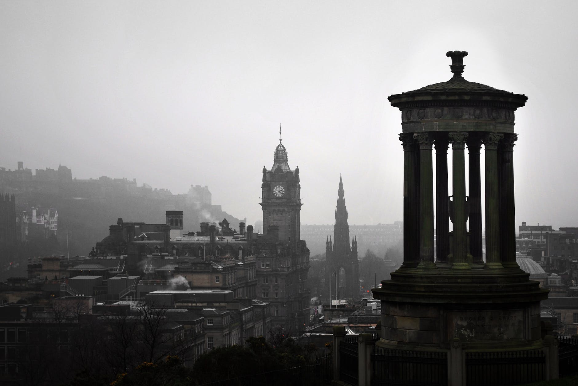 silhouette of big ben surrounded by fog during daytime