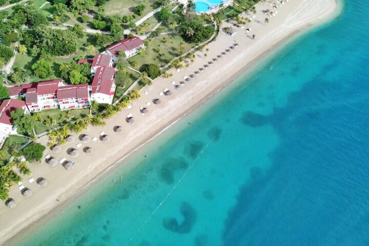 aerial photography of turquoise water on the sea